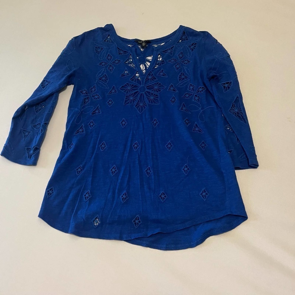 LUCKY Brand blue 3 quarter length sleeve applique top  XS